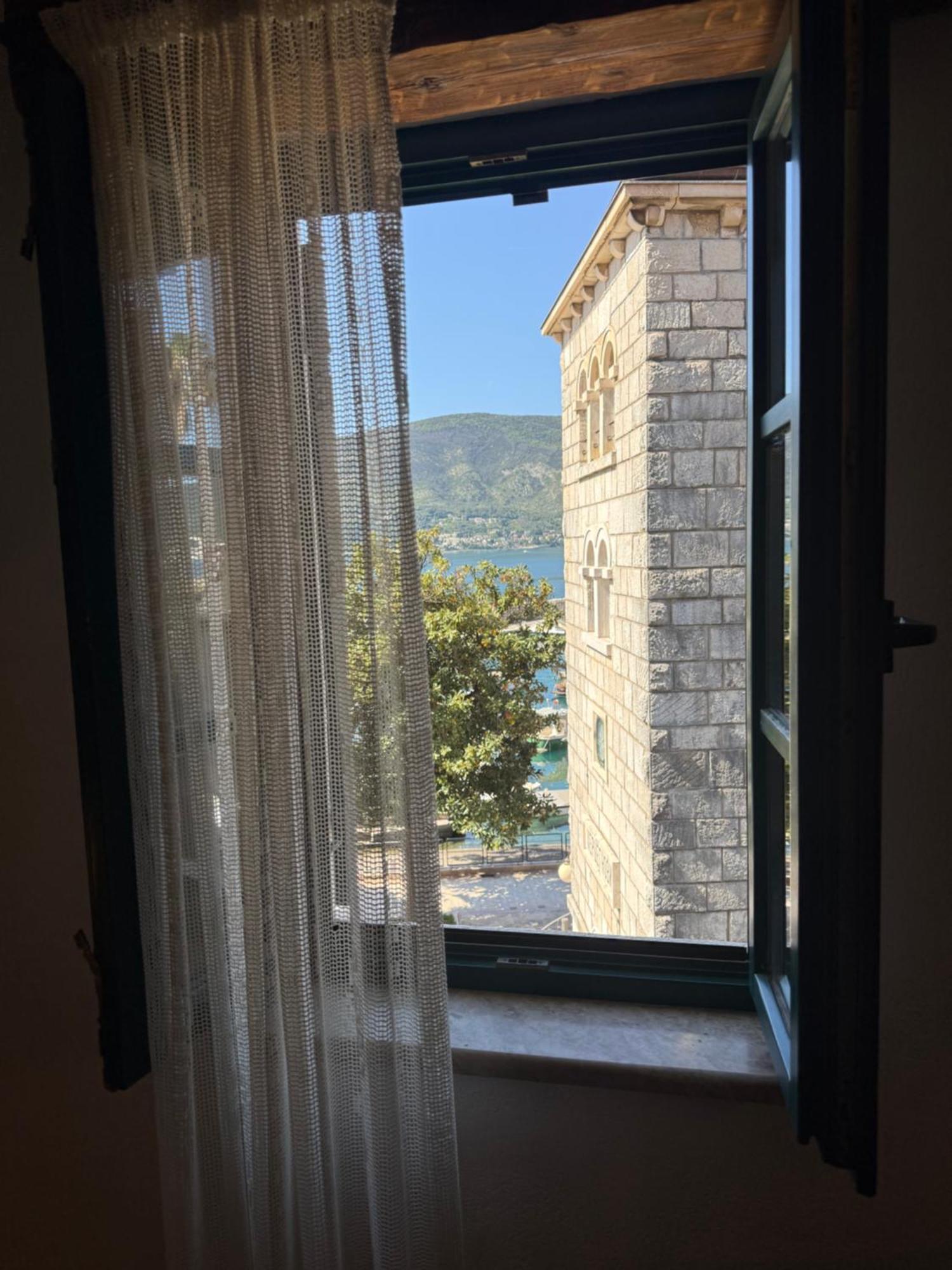 Skver Studio Apartments Herceg Novi Esterno foto